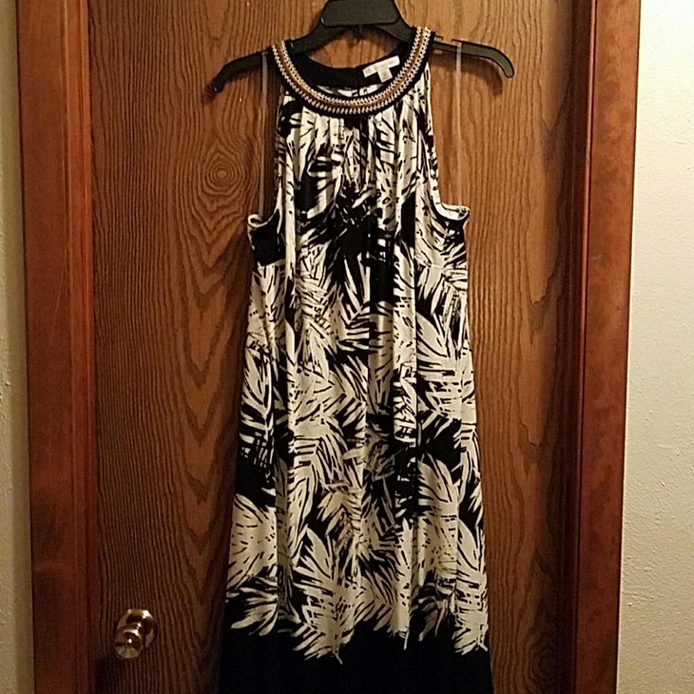 DB print dress w/ collar embellishment